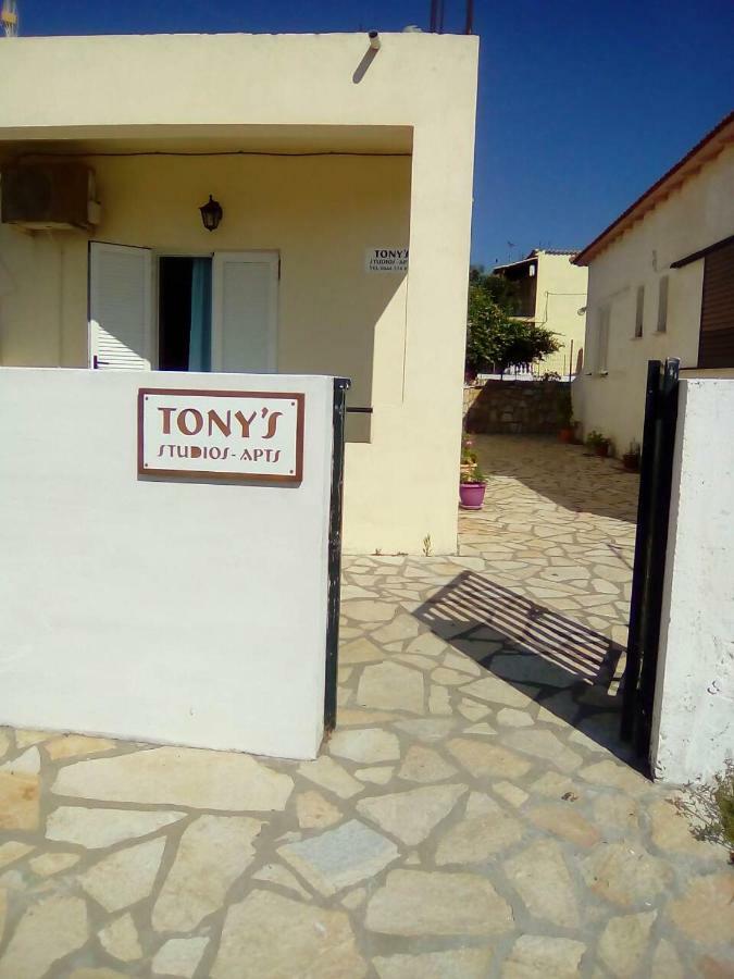 Tony'S Apartments Agios Georgios  Ngoại thất bức ảnh